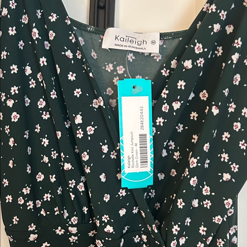 Kaileigh Green Floral Jumpsuit Women’s Size Medium Stitch Fix